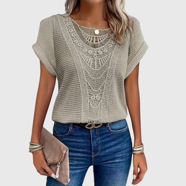 Rania | Lichte blouse met kanten details