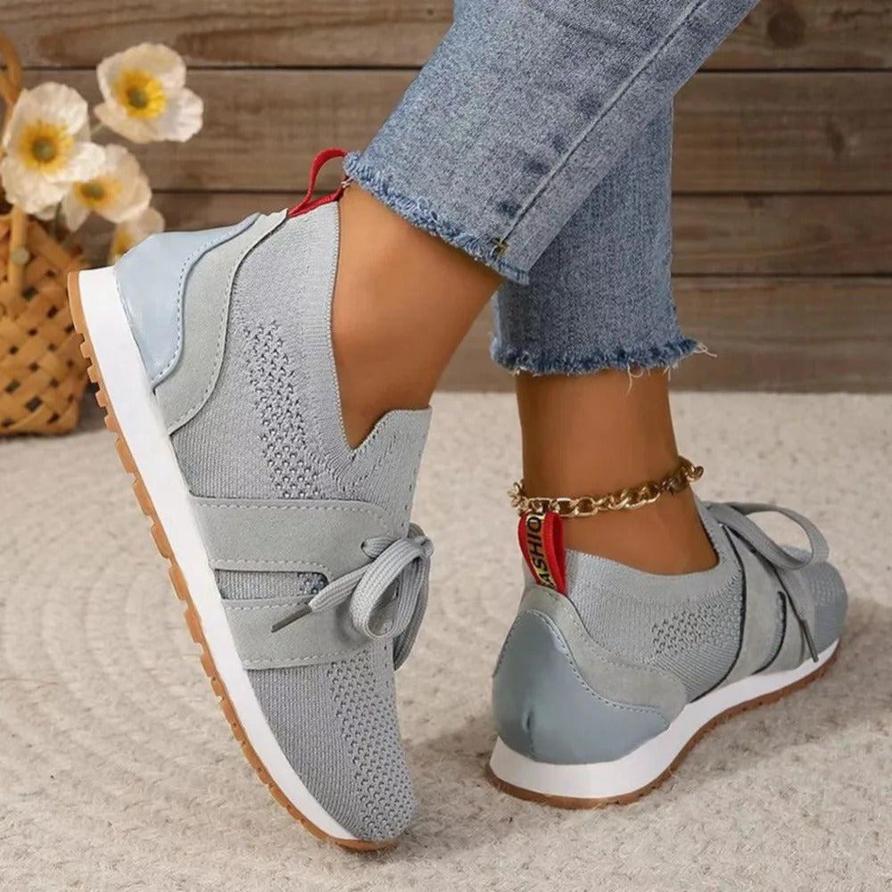 Instapsneakers met veterdetail en rubberen zool