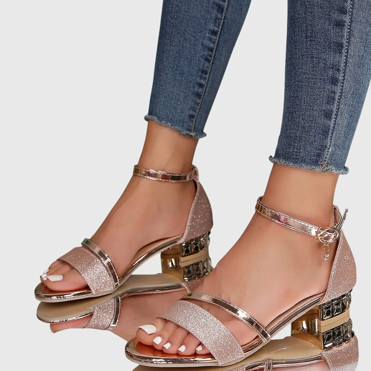 Sandalen met hak en verstelbare sluitingen