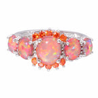 Oranje ring met vuuroopaal