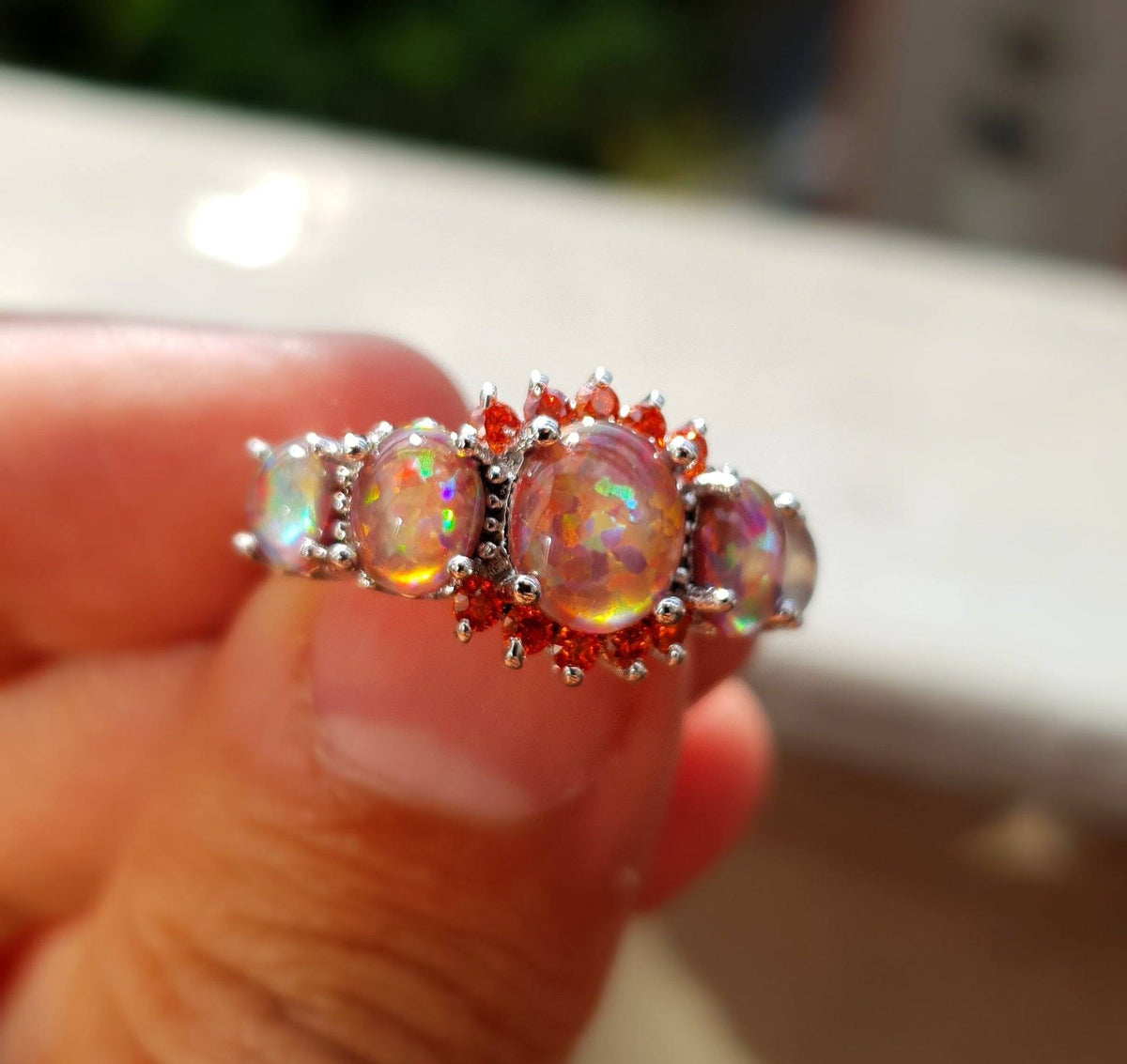 Oranje ring met vuuroopaal