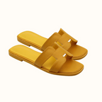 En modieuze slippers