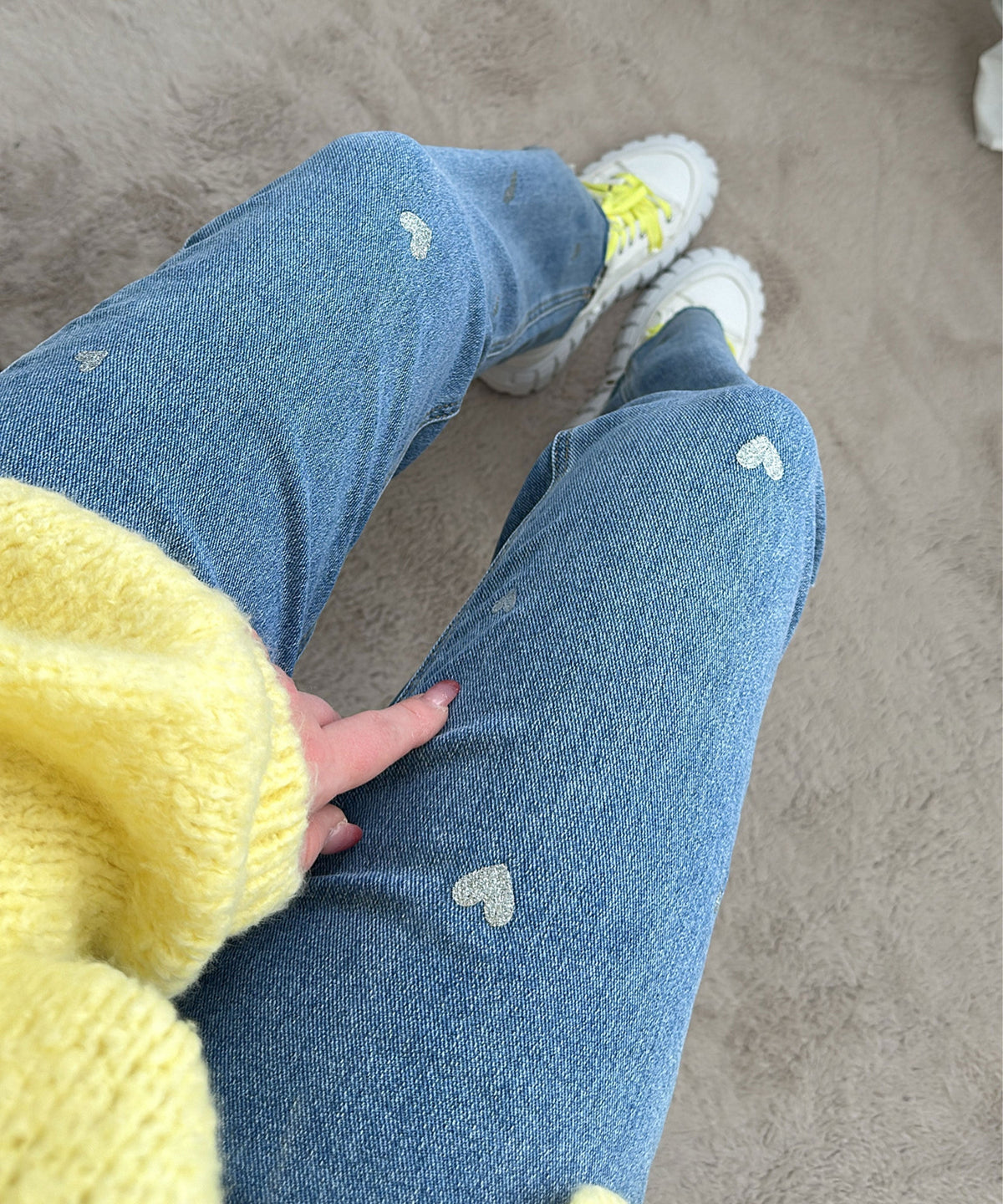 Dames stretch jeans met wijde pijpen en hartjesprint