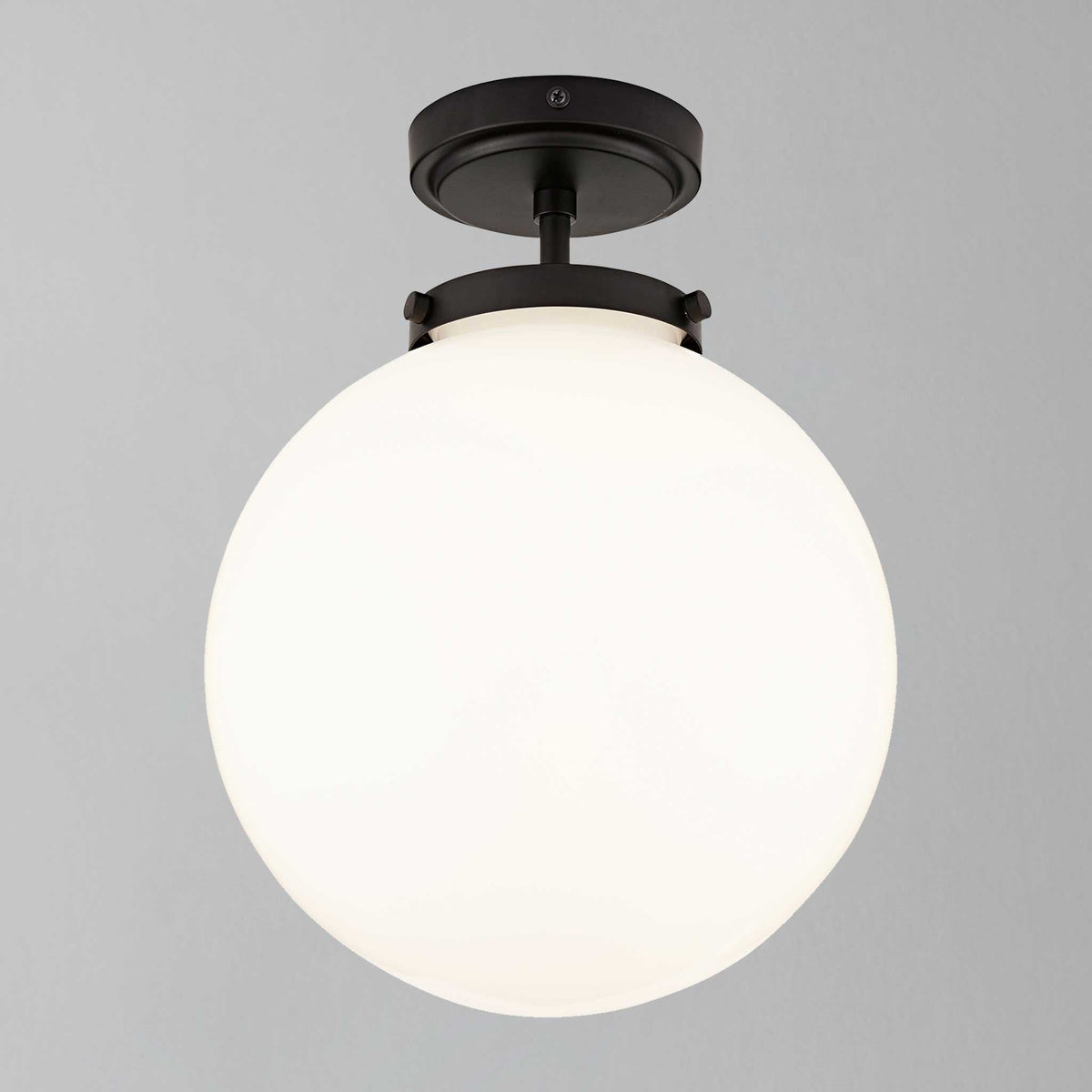 Bolvormige plafondverlichting
