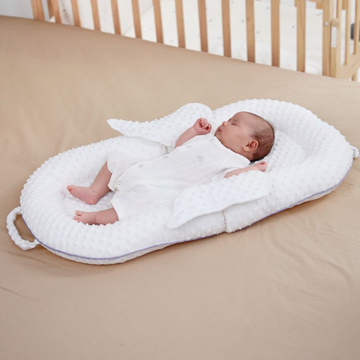Ergonomisch babynest met rugsteun en mesh-ligvlak