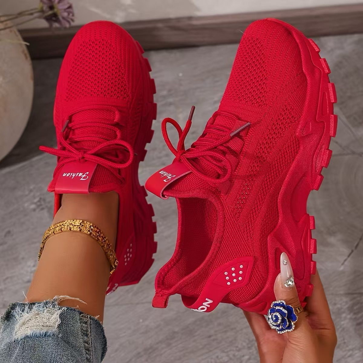 Damessneakers met brede neus en voetboogsteun