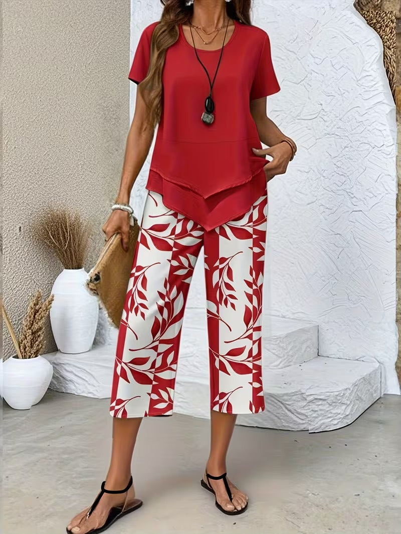 Tweedelige set met gelaagde top en bladprintbroek