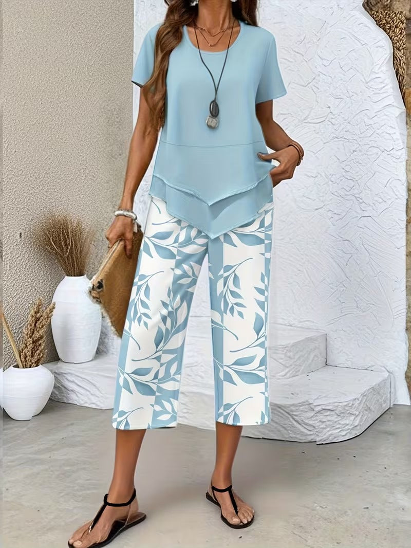 Tweedelige set met gelaagde top en bladprintbroek