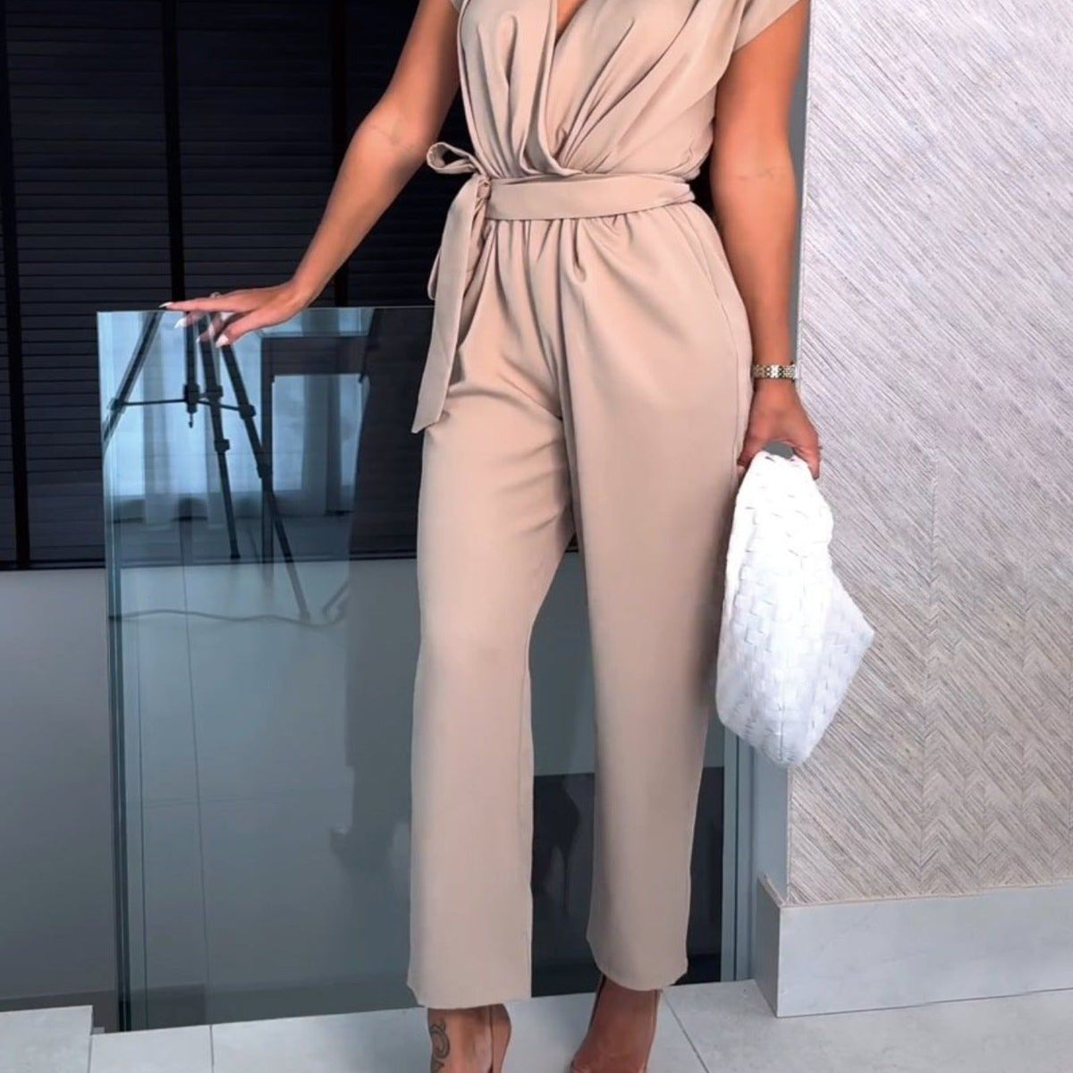 Dames zomer jumpsuit met korte mouwen en taille accentuering