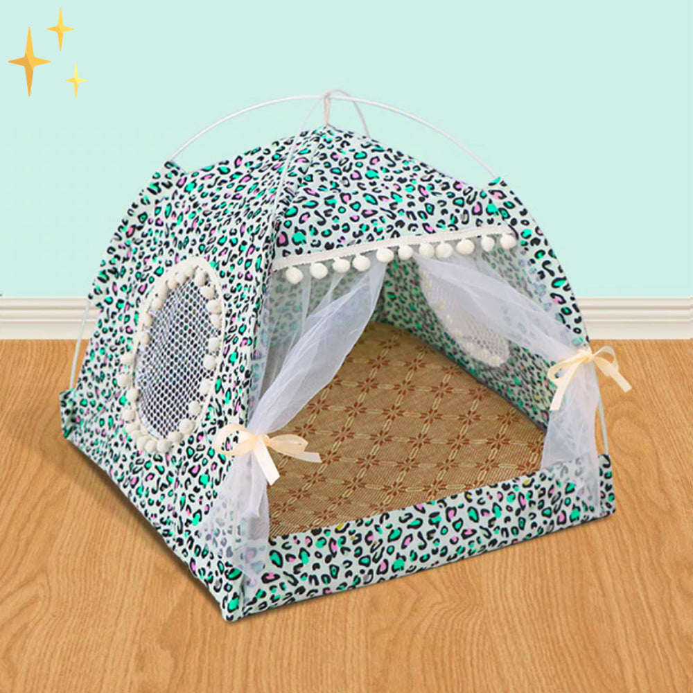 Schattige huisdieren tent met gordijnen