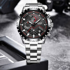 Stalen herenhorloge in militaire stijl