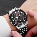Stalen herenhorloge in militaire stijl