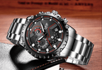 Stalen herenhorloge in militaire stijl