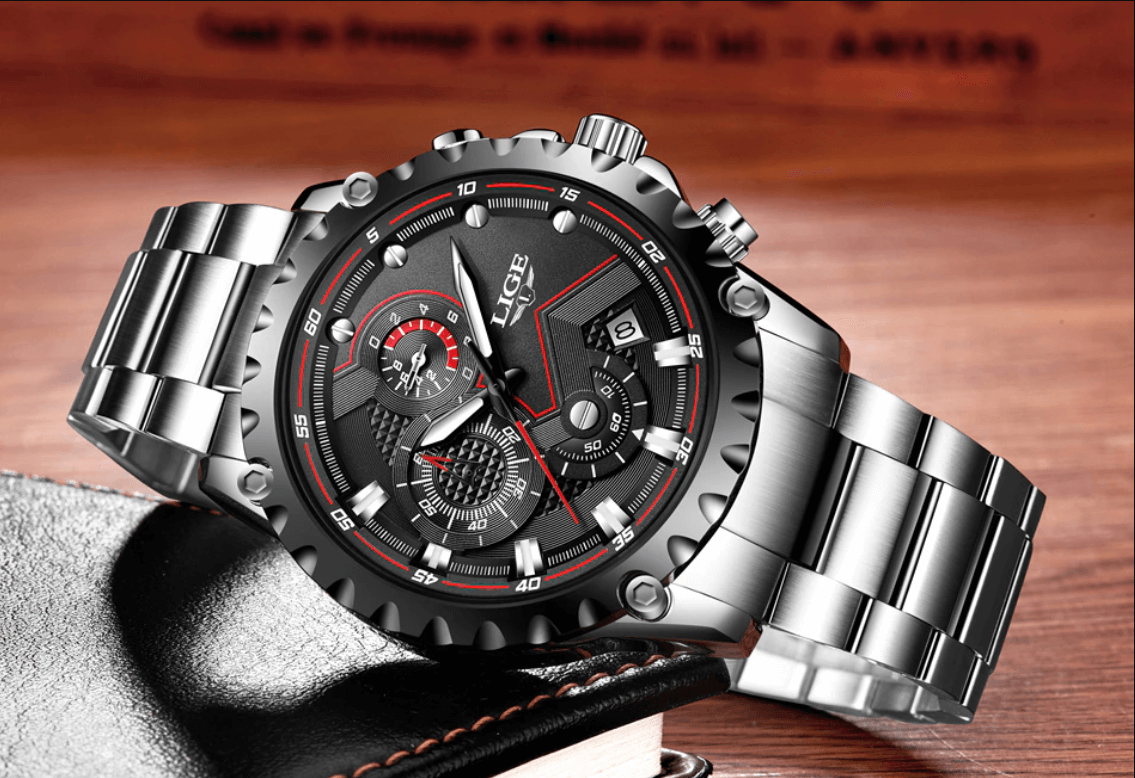 Stalen herenhorloge in militaire stijl
