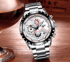 Stalen herenhorloge in militaire stijl