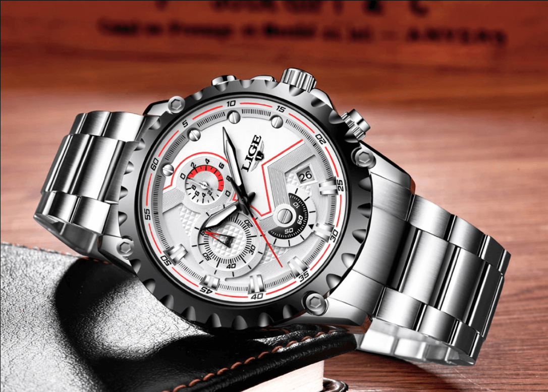 Stalen herenhorloge in militaire stijl