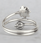 Lotusring met drievoudige wikkelvorm