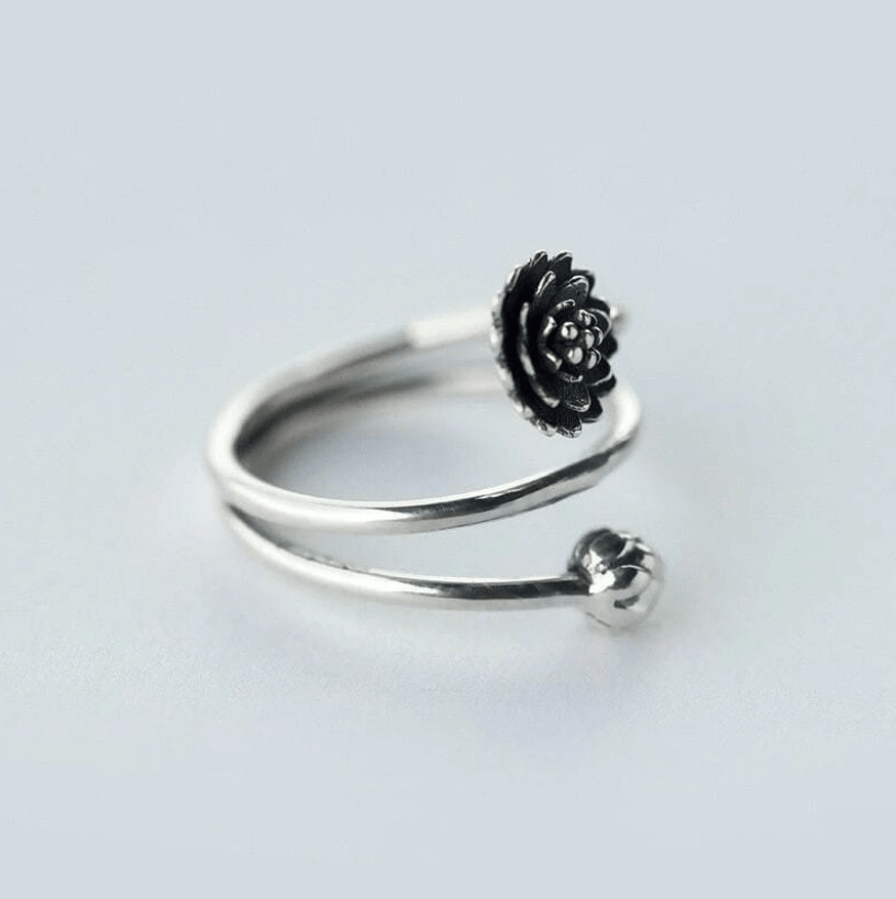Lotusring met drievoudige wikkelvorm
