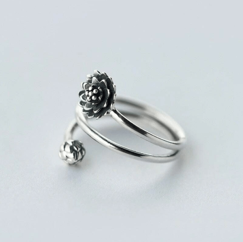 Lotusring met drievoudige wikkelvorm