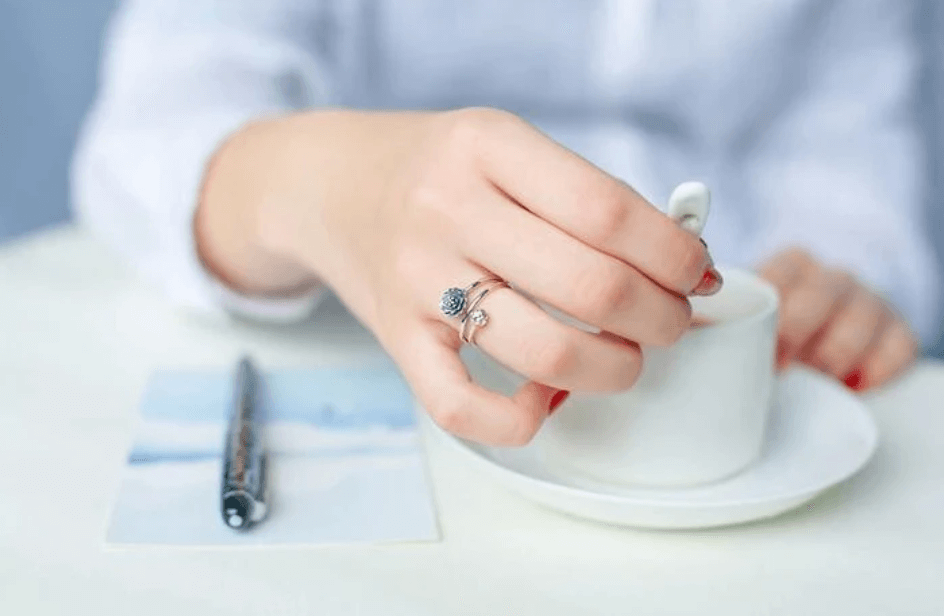 Lotusring met drievoudige wikkelvorm