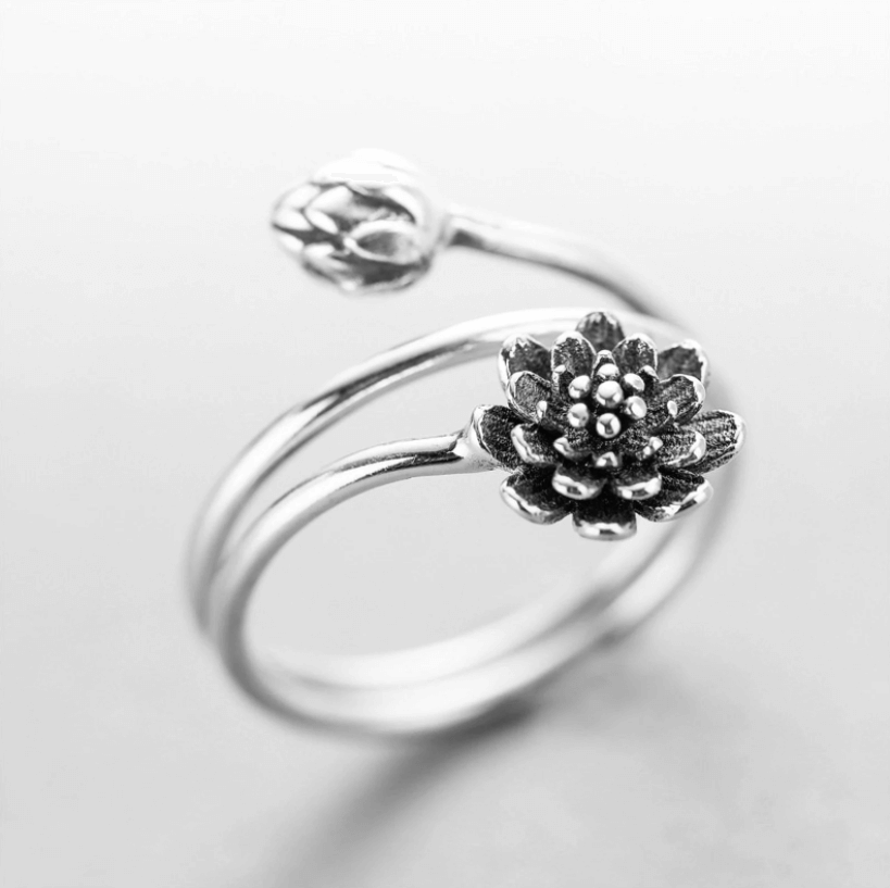 Lotusring met drievoudige wikkelvorm