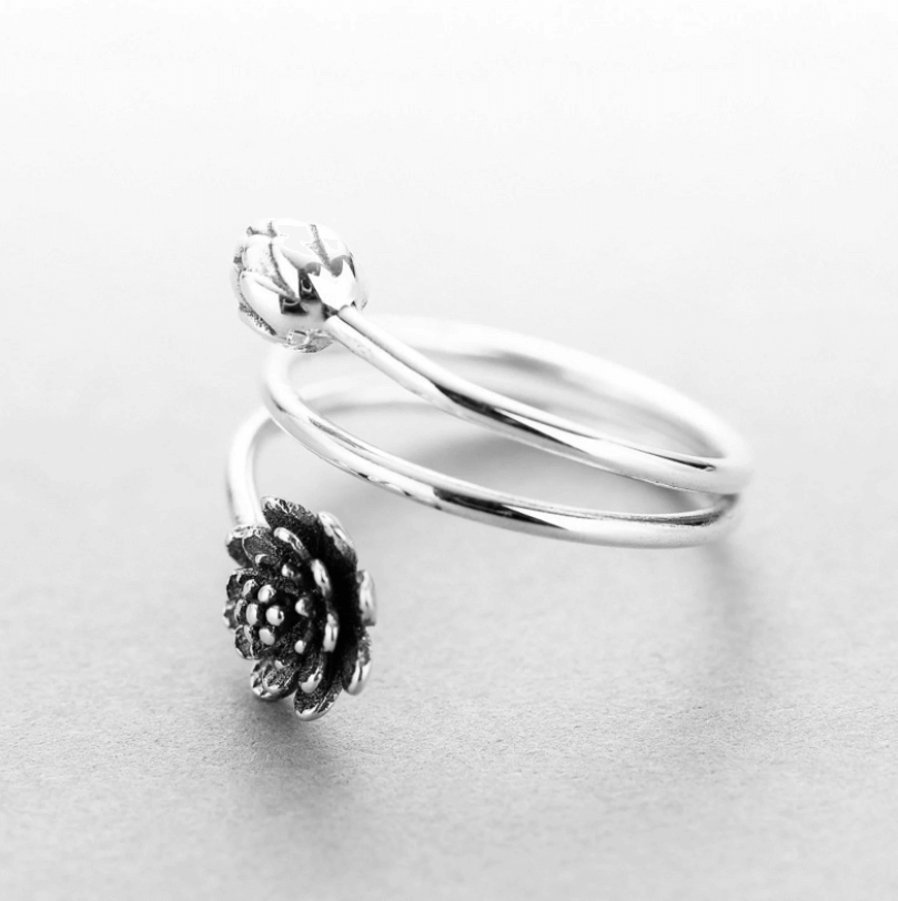 Lotusring met drievoudige wikkelvorm