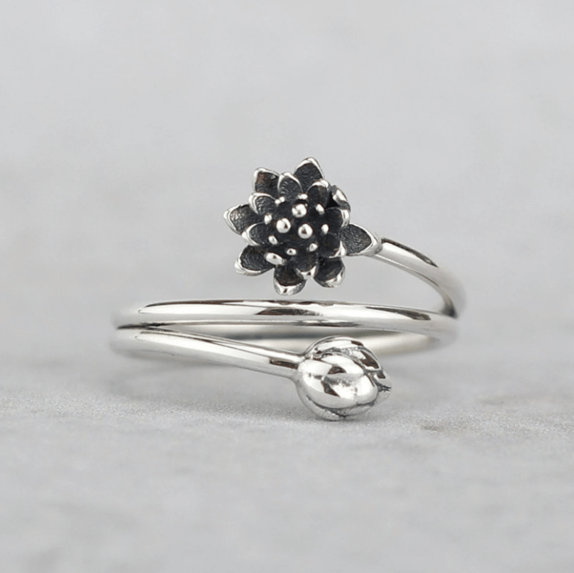Lotusring met drievoudige wikkelvorm