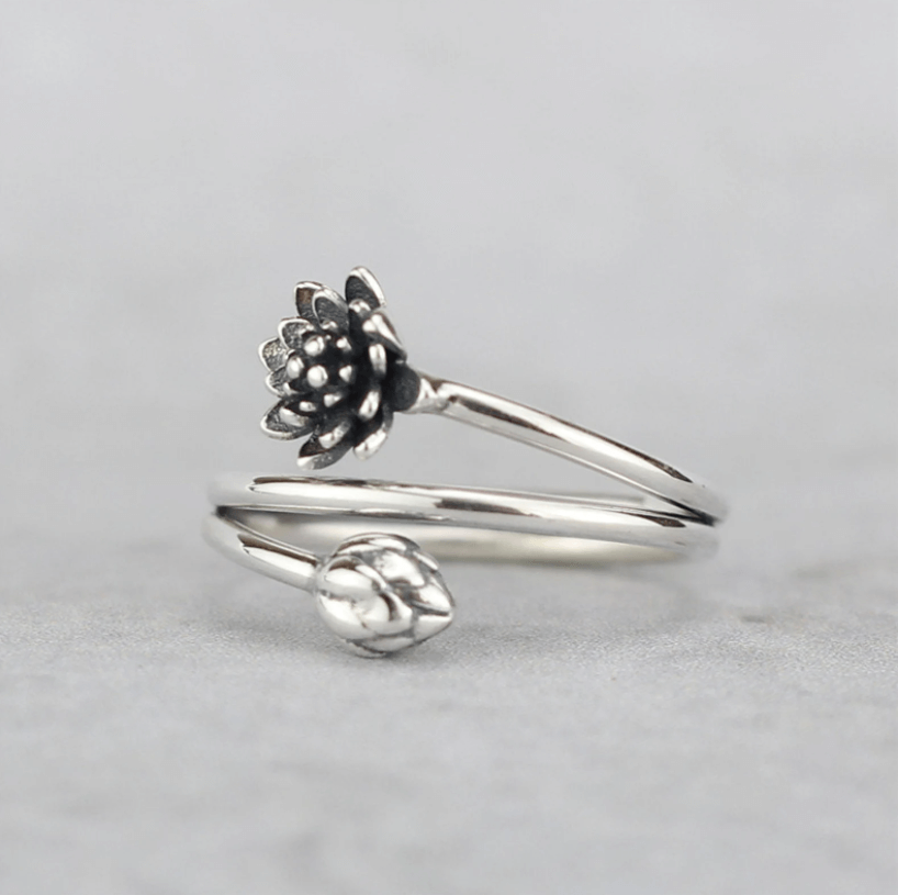 Lotusring met drievoudige wikkelvorm