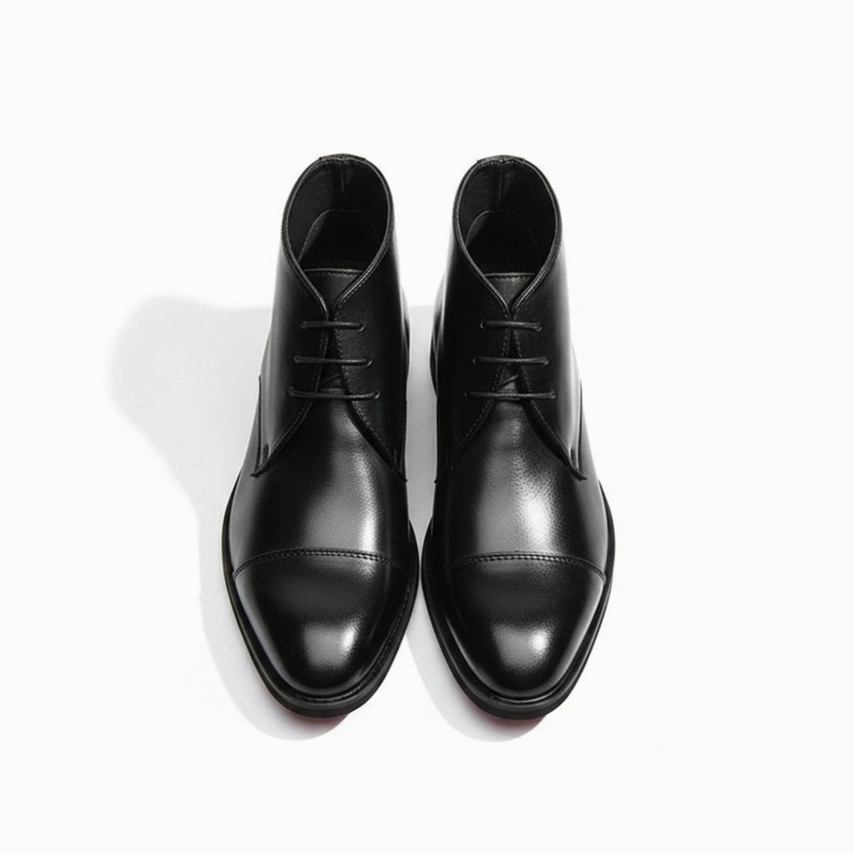 Leren herenchukkaboots met neuskap en drie veterogen