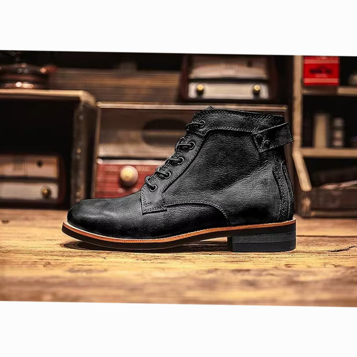 Chukka-enkellaarzen met leerlook, veters en zijrits