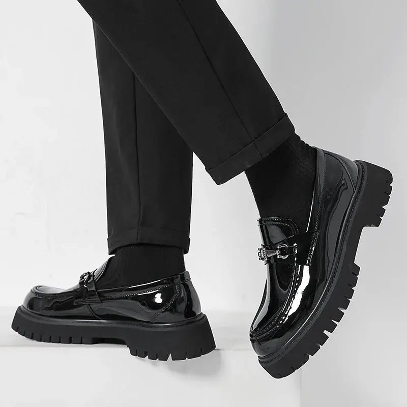 Leren herenloafers met metalen gespdetail