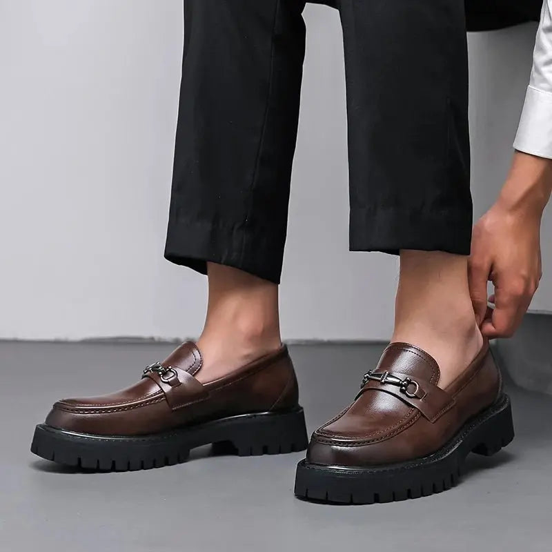 Leren herenloafers met metalen gespdetail
