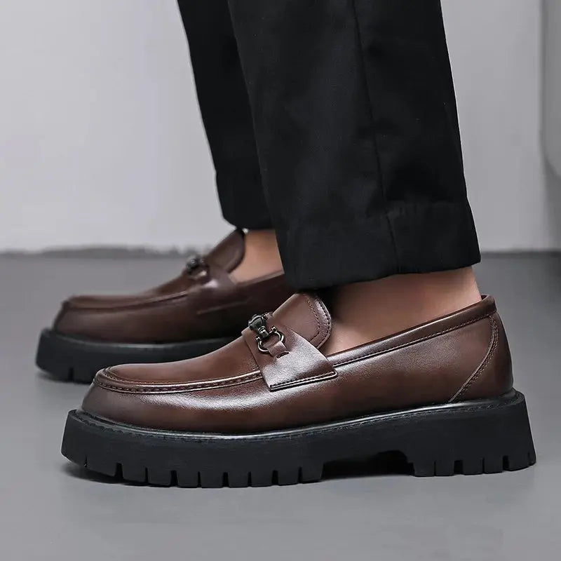Leren herenloafers met metalen gespdetail