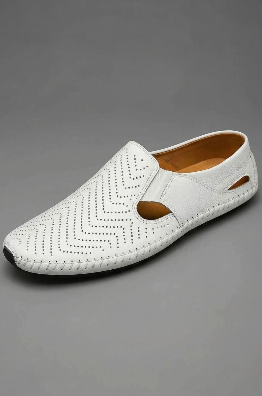 Geperforeerde herenloafers met handgestikte naden en flexibele zool