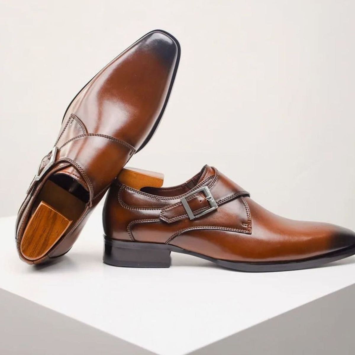 Herenmonkschoenen in leerlook met enkele gesp