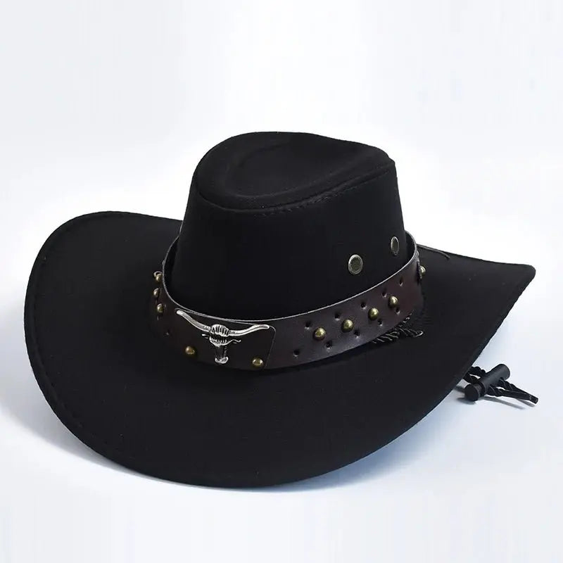 Cowboyhoed met leren band, studs en stierenembleem