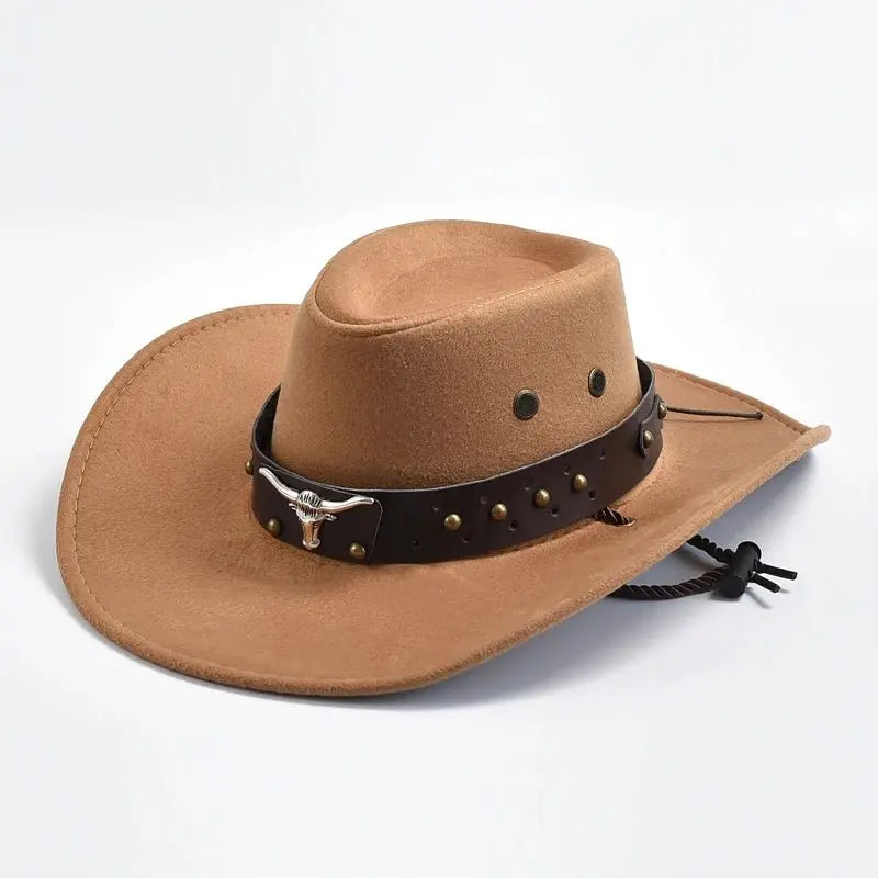 Cowboyhoed met leren band, studs en stierenembleem