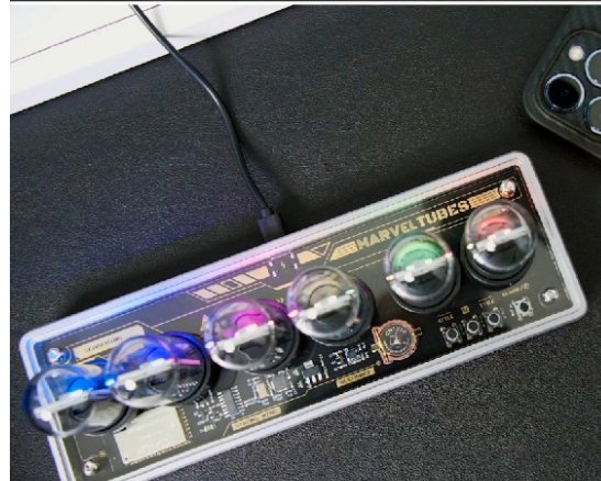 Verticale LED nixie tafelklok