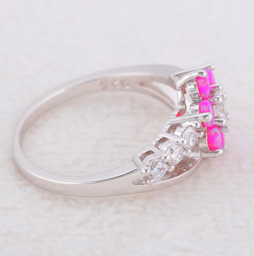 Ring met opalen bloem