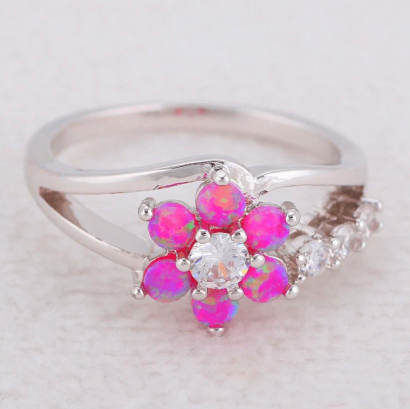 Ring met opalen bloem