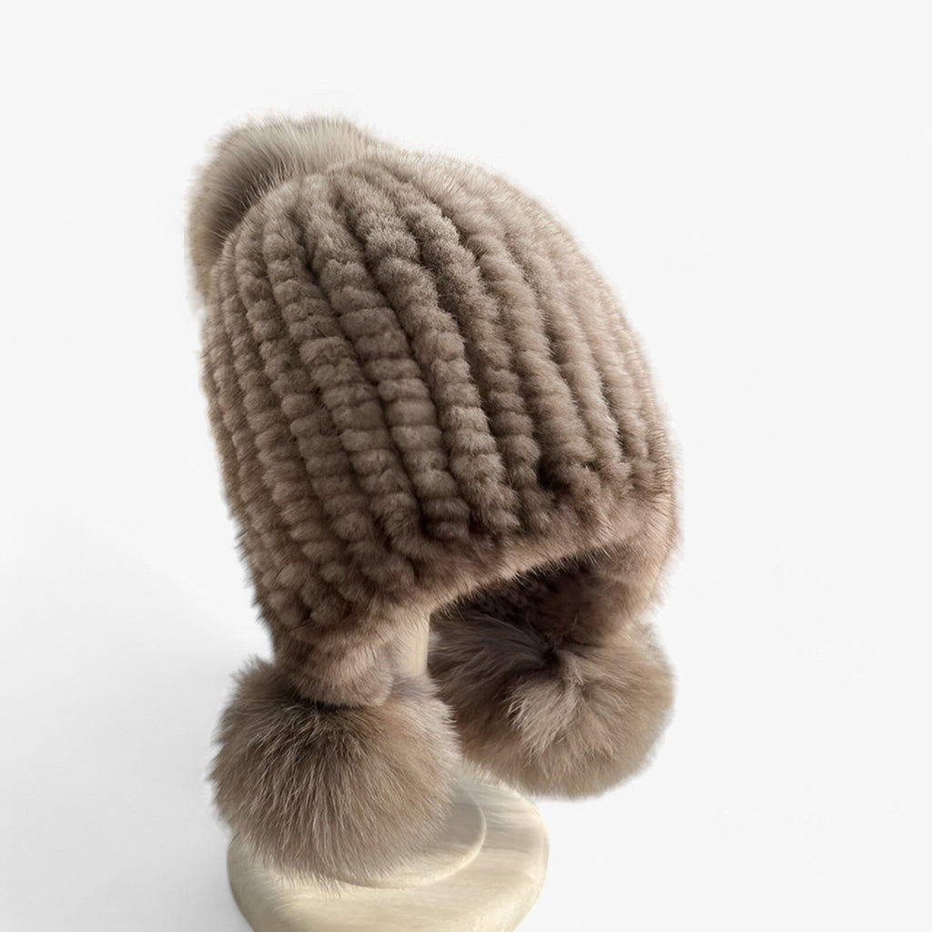 Bontmuts van wezel met vosbont pompon