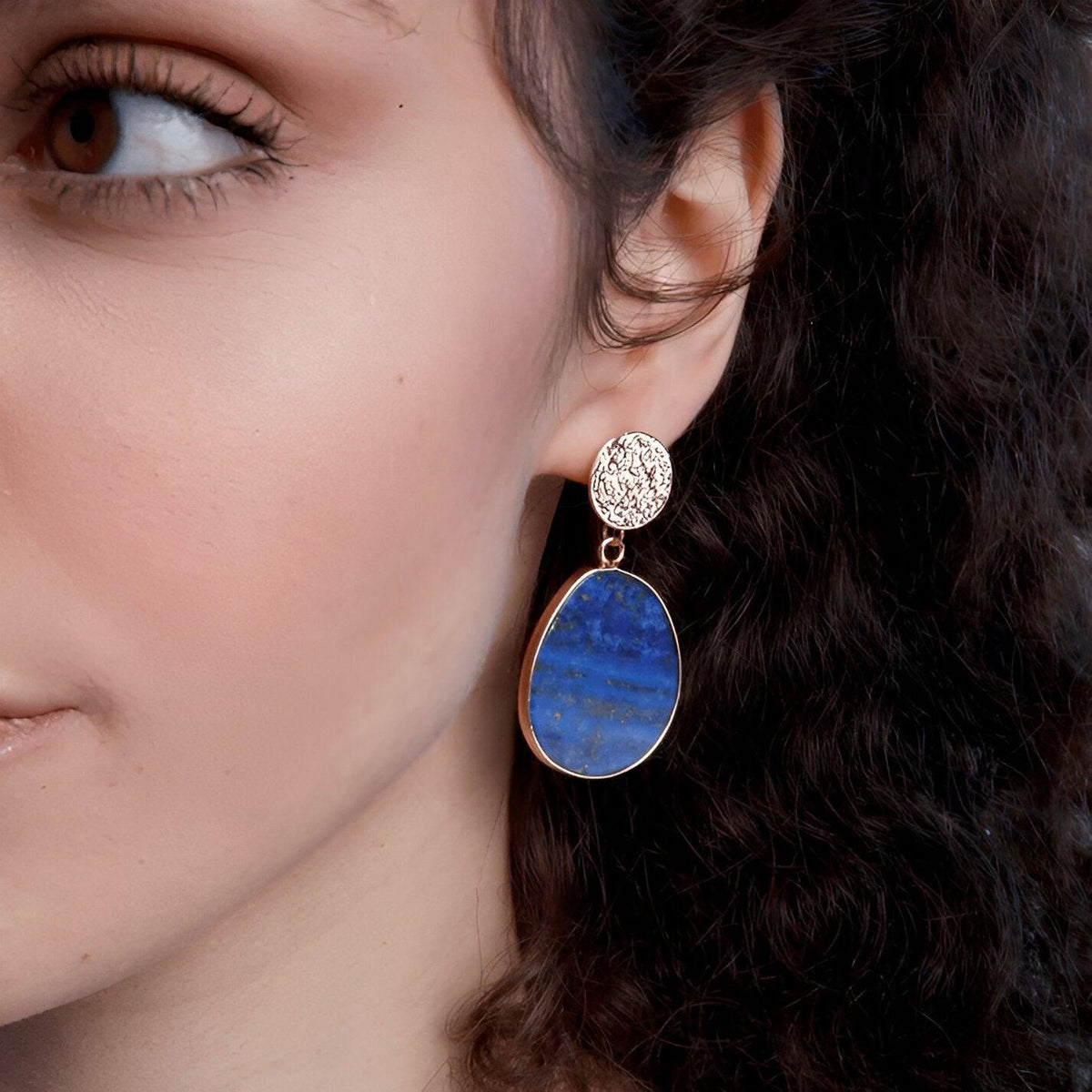 Stijvolle lapis en tijgeroog oorbellen