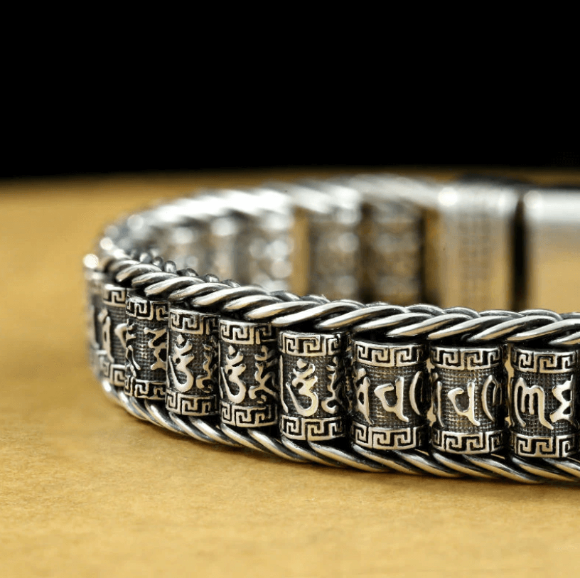 Verzilverde armband met gebedswiel