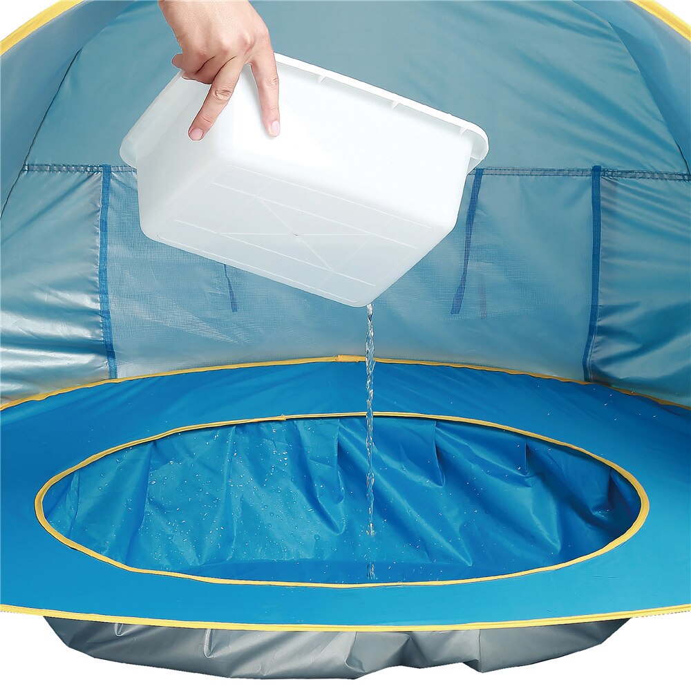 Strandtent met geïntegreerd baby-pootjebadje