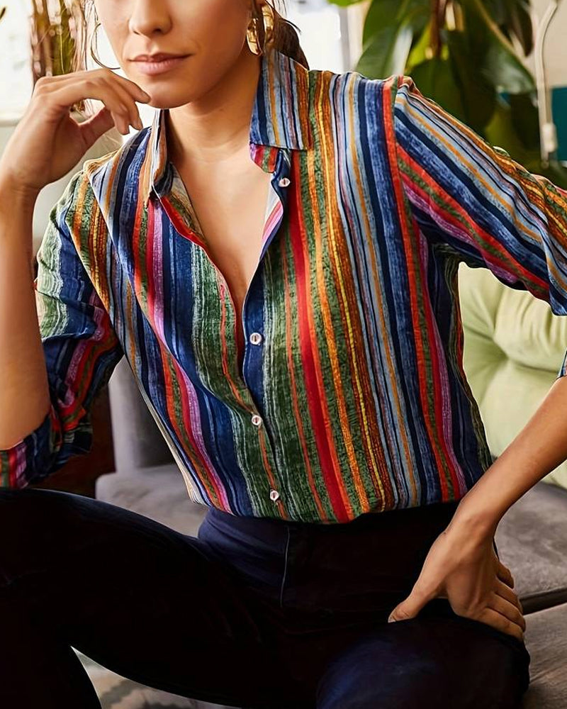 Gestreepte damesblouse met knopen