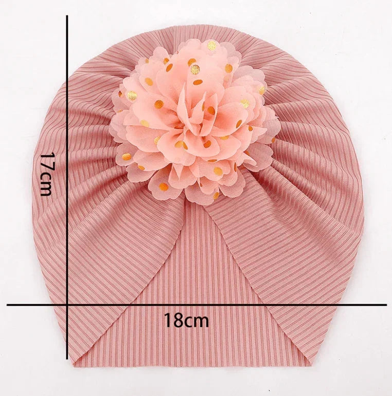 Zachte baby-turbanmuts met ruches – herfstmagie knuffelglans