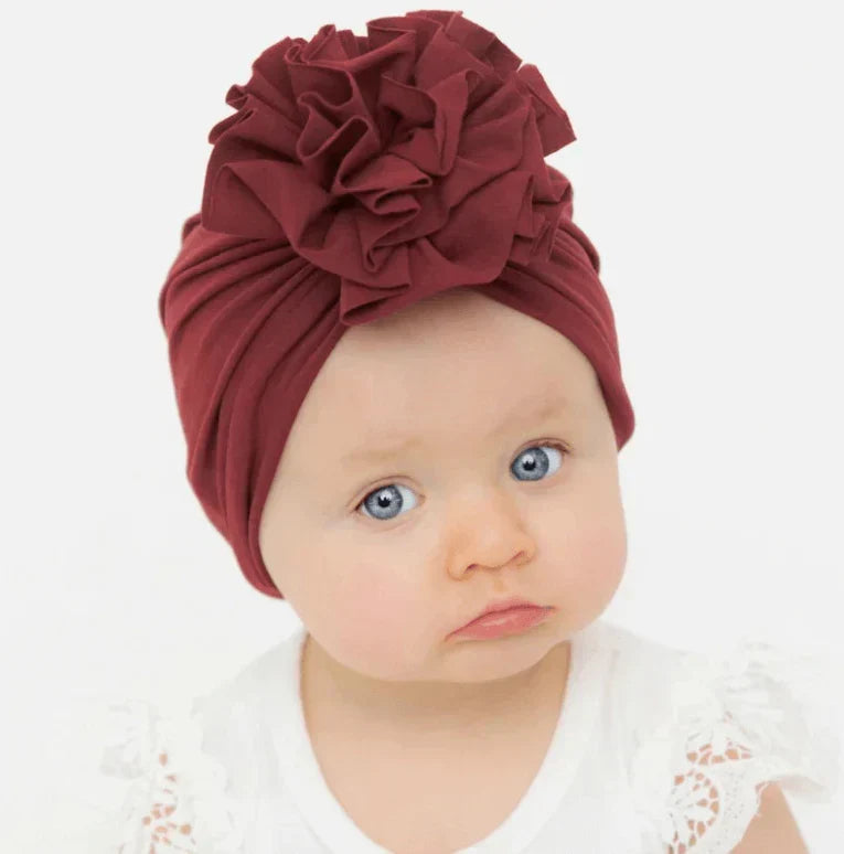 Zachte baby-turbanmuts met ruches – herfstmagie knuffelglans