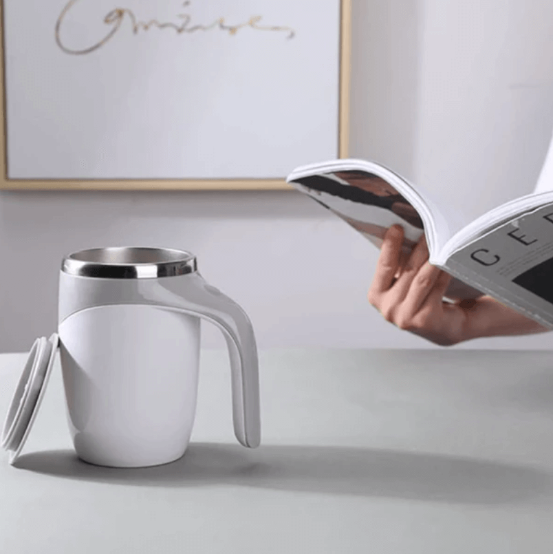 Automatische zelf-roerende magnetische mok