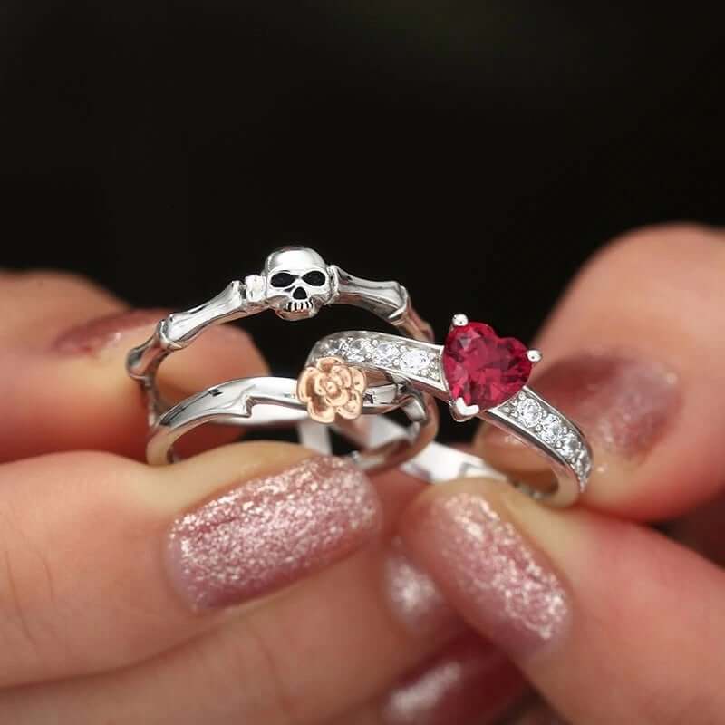 Ring met schedel- en liefdesmotief