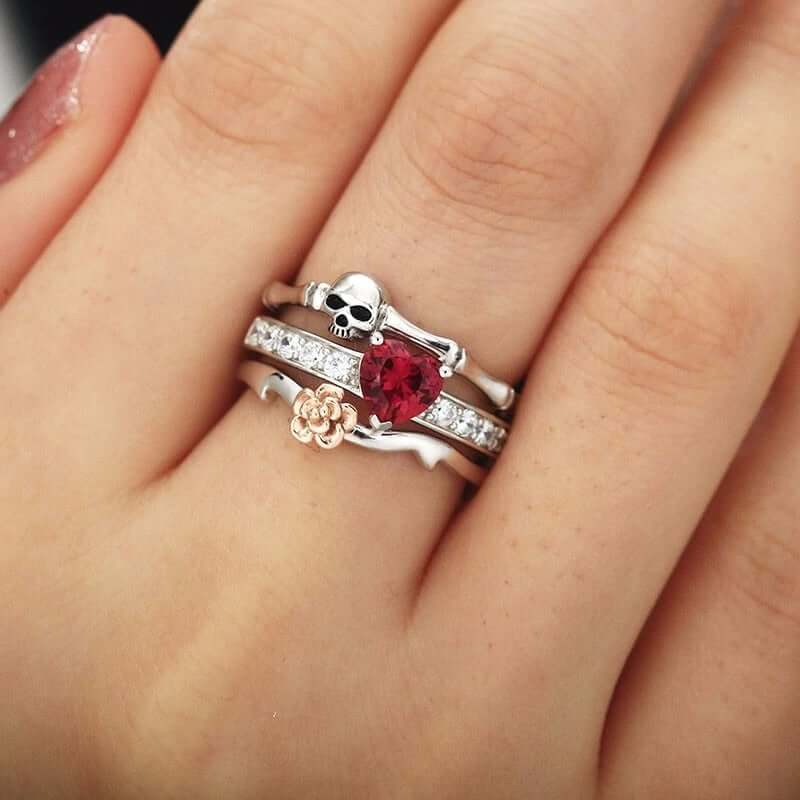 Ring met schedel- en liefdesmotief
